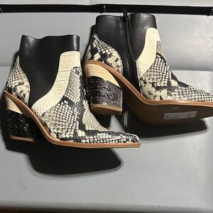 Gianni Bini Black & Cream Snakeskin Western Ankle Boots